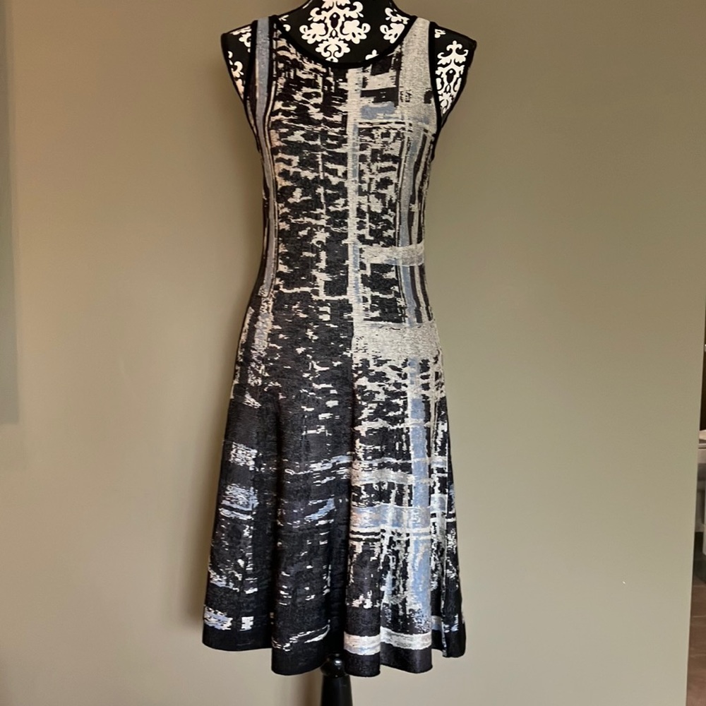 Fabulous sleeveless soft knit dress in great black gray pattern.